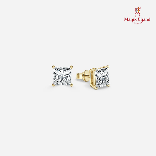 Princess Diamond Stud Earrings in 18k Gold – Round-Cut Brilliance